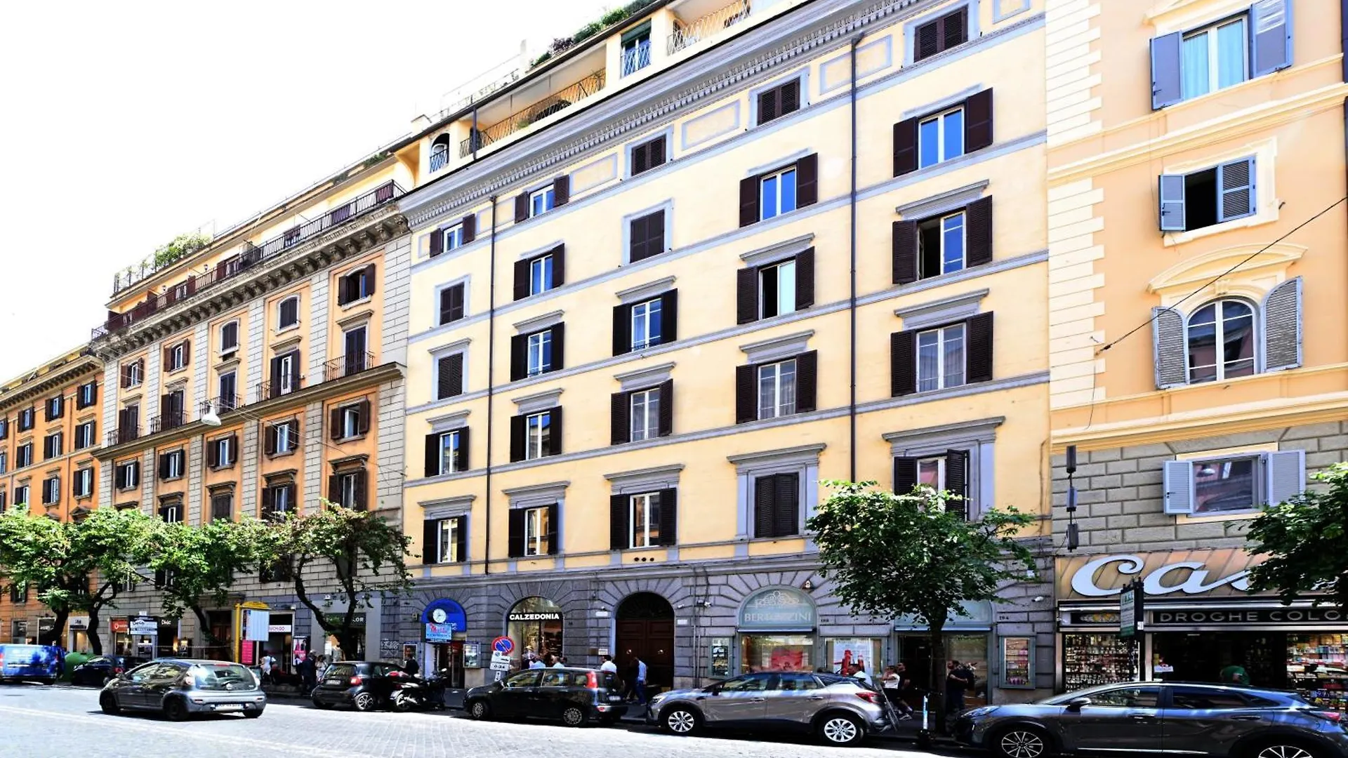 Vatican Suites In Cola Di Rienzo location